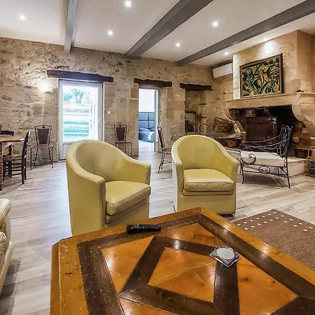 6 Bedroom Luxurious In *