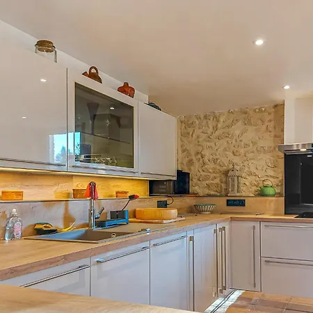 6 Bedroom Luxurious In Montcaret